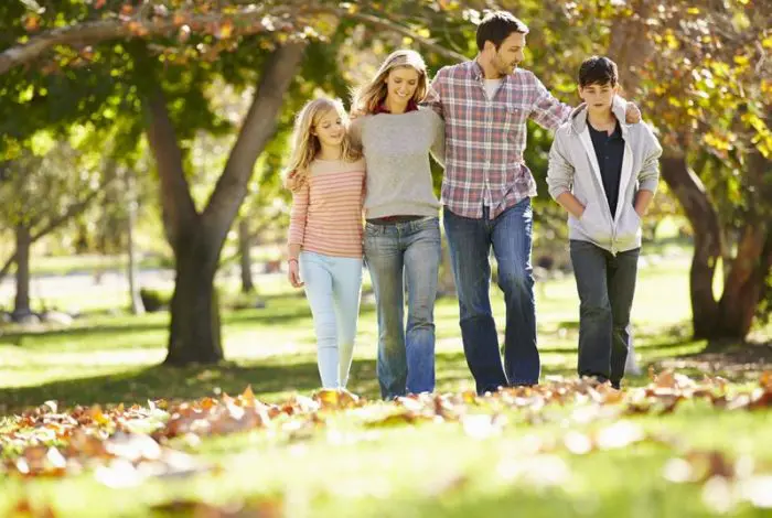 Por qué los padres deben enseñar optimismo a los niños