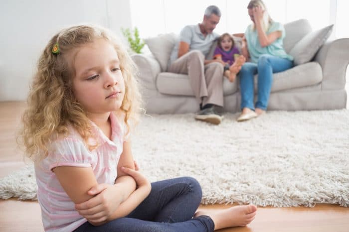 Cómo explicar los celos a un niño