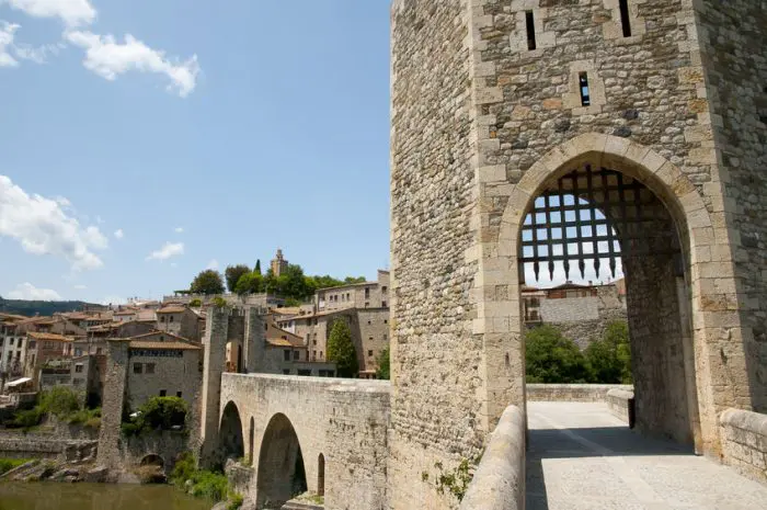 Pueblo medieval Besalú, en Girona