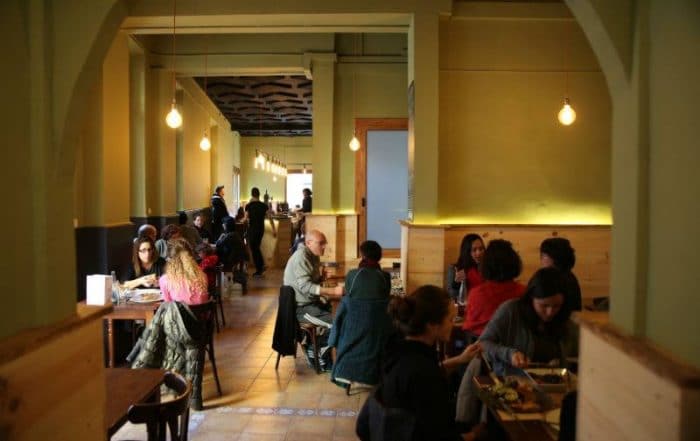 Restaurante vegetariano Aguaribay, en Barcelona, Cataluña