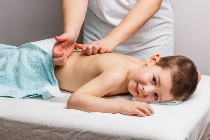 Beneficios del masaje en bebés y niños