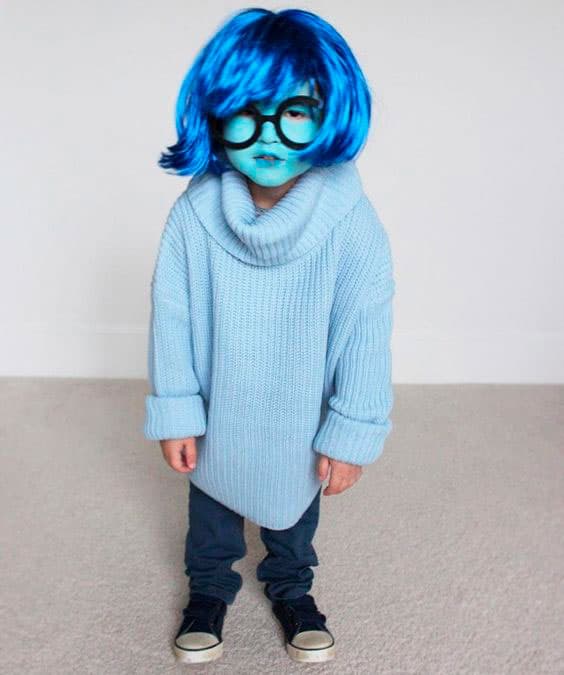 Disfraz casero de tristeza niña para Halloween