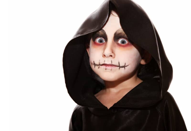 Maquillaje de zombie niño para Halloween