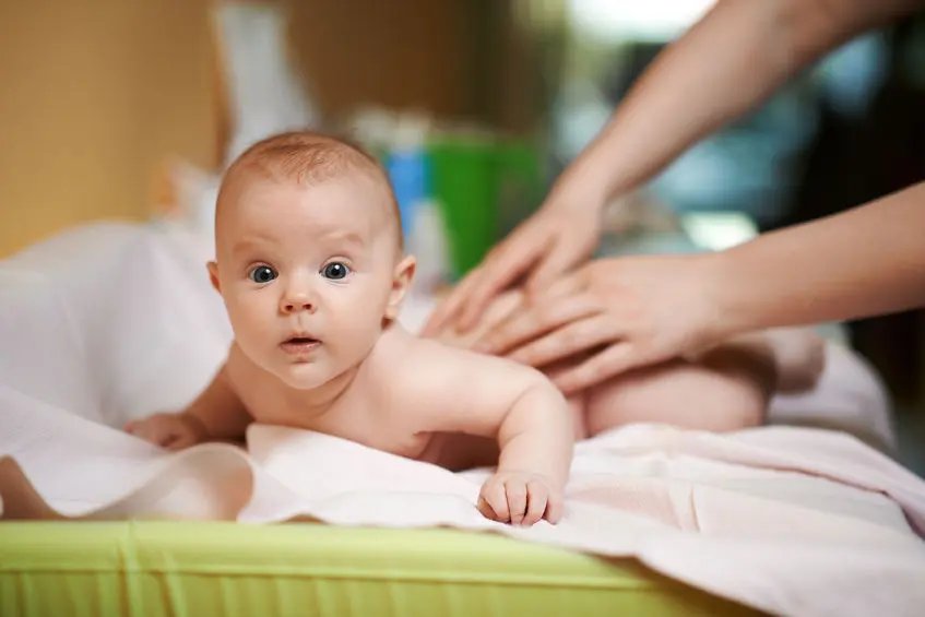 Los increíbles beneficios del masaje infantil