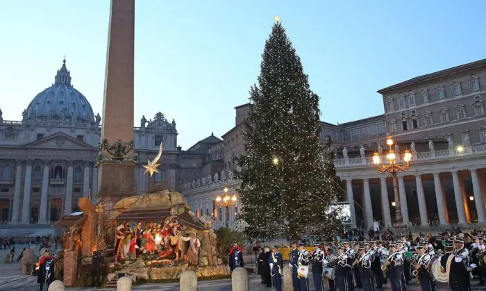 Belén de la Piazza di San Pietro, en el Vaticano, Roma