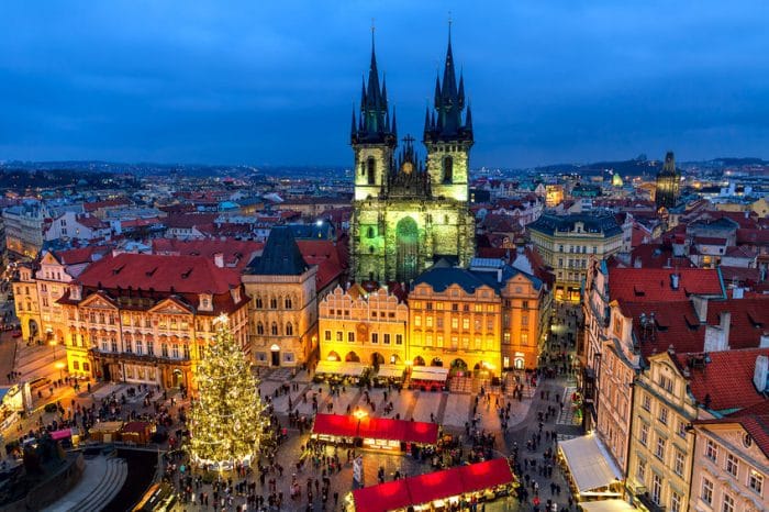 Mercadillo navideño de la Plaza Vieja, en Praga en Navidad