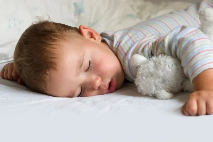 Niño pequeño no duerme bien