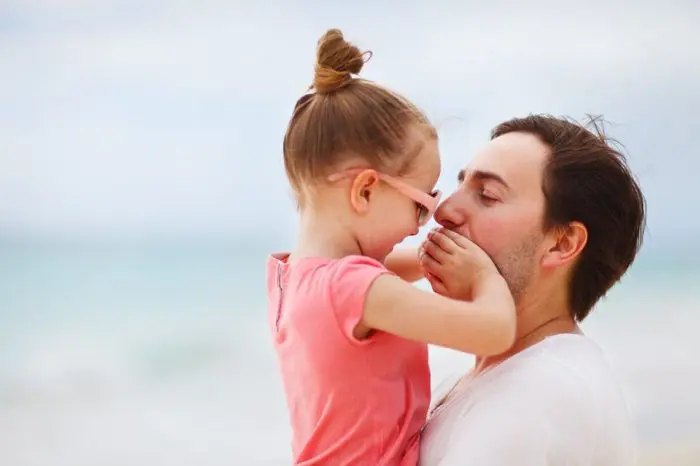 Padre debe enseñar hijas