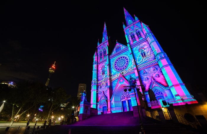 Proyecciones navideñas en la Catedral de Santa María, en Sídney