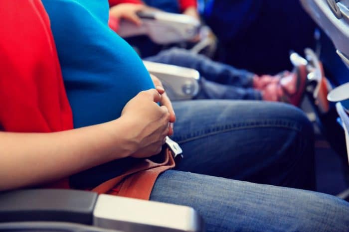 Recomendaciones para viajar en avión durante el embarazo