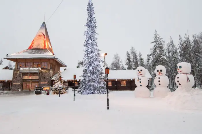 Viajar al pueblo de Santa Claus, en Rovaniemi, Finlandia en Navidad