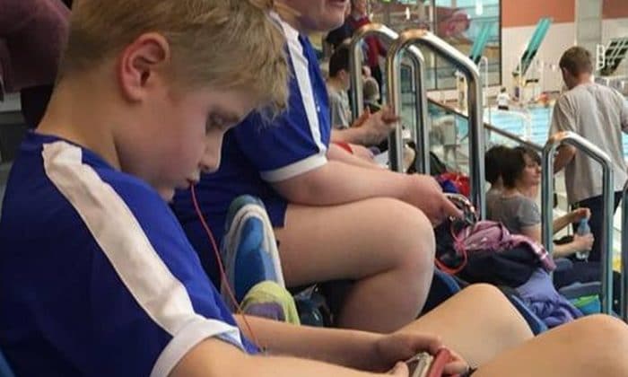 Deniegan premio natación niño autista nadó demasiado rápido