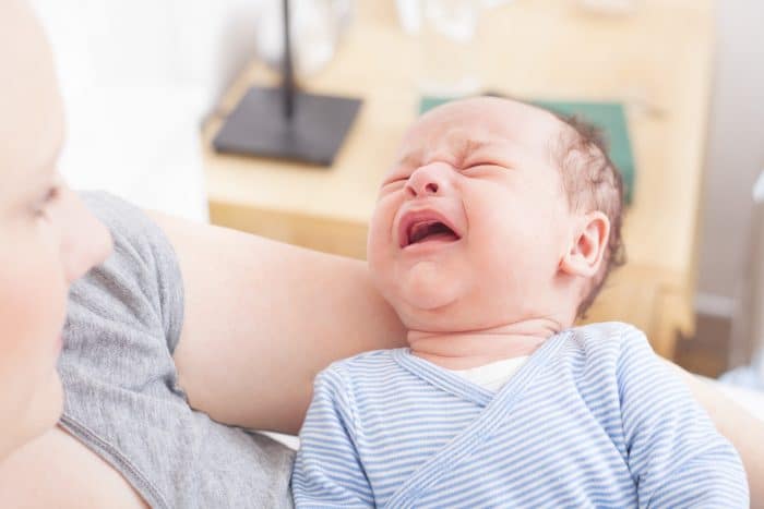 Cuánto duran los cólicos del bebé y remedios