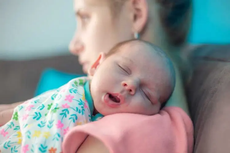 Las madres después del parto también necesitan que les presten atención