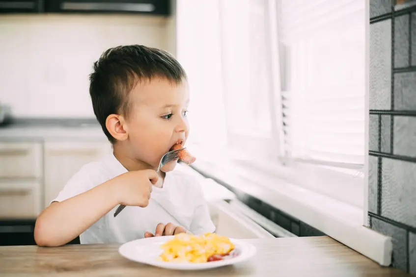 Por qué las salchichas son peligrosas para los niños