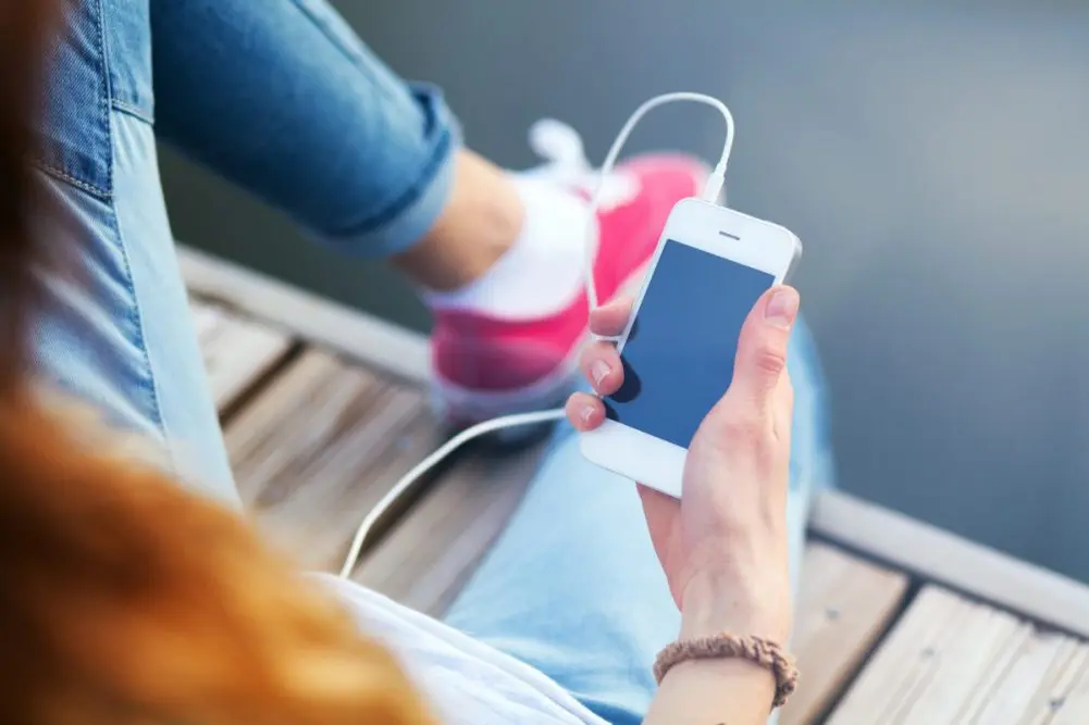 Los niños que pasan 1 hora al día en las redes sociales son menos felices