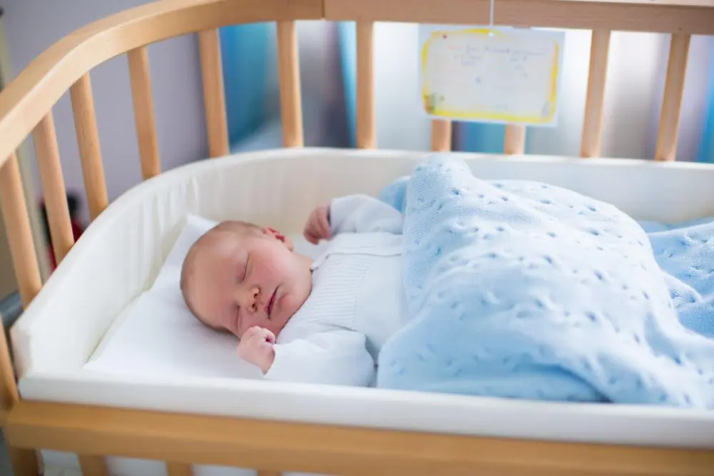 ¿Debes permitir a tu bebé dormir contigo en colecho?