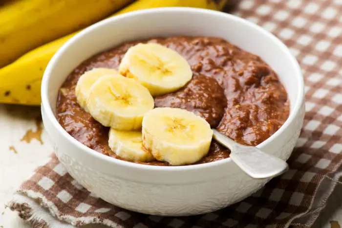 Receta rápida de desayuno con avena, chocolate y plátano