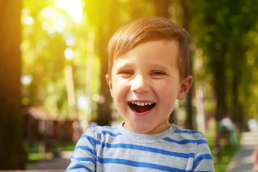 Ayudar a un niño con autismo fuera de casa