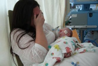 Bebé muere por ser solo amamantado los primeros días de su vida