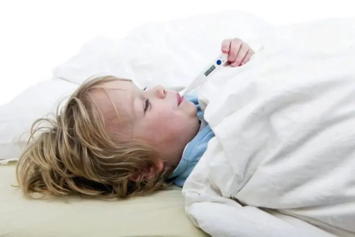 Cómo bajar la fiebre en bebés y niños