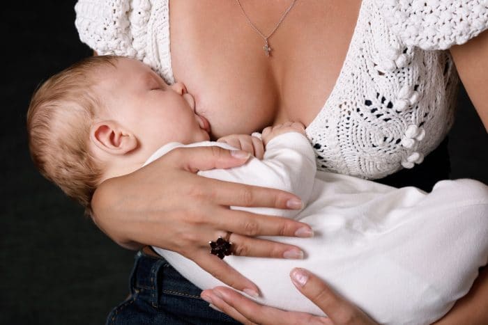 Leche materna primera vacuna bebé