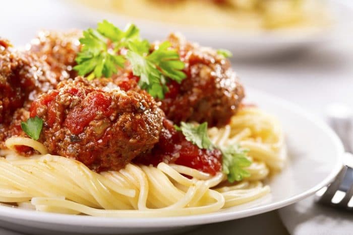 Receta Espaguetis a la boloñesa con albóndigas