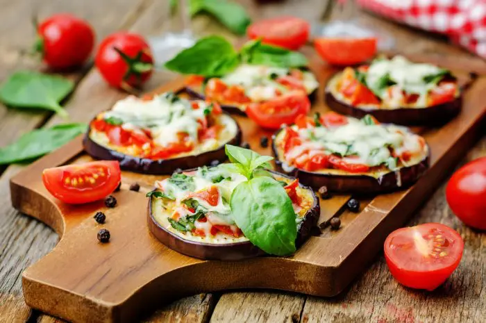 Receta rápida y fácil de Mini-pizzas de berenjena