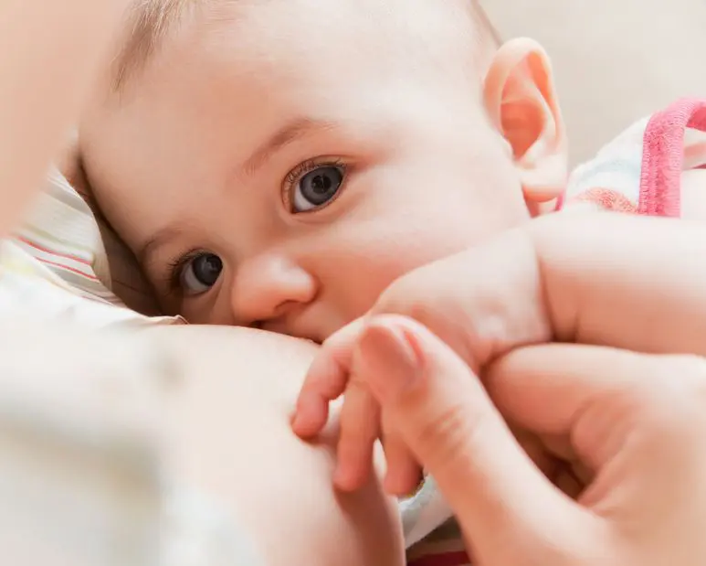¿Sabes cuál es la primera vacuna según Unicef? La leche materna