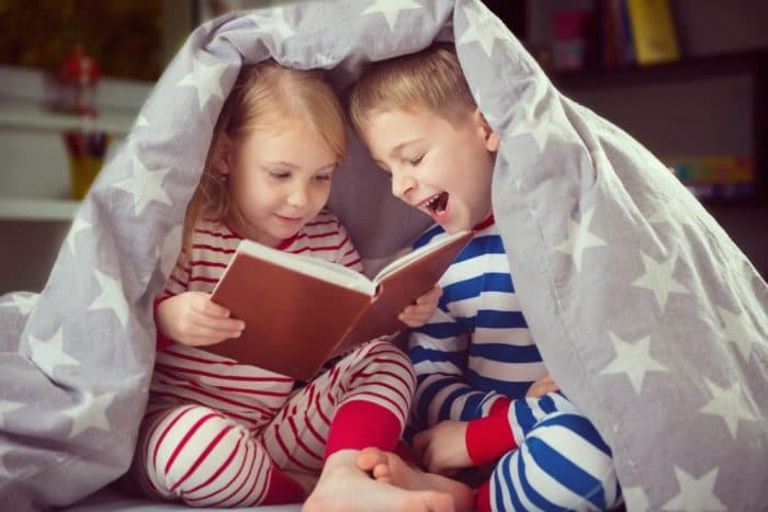 Beneficios de leer cuento a los niños antes de dormir