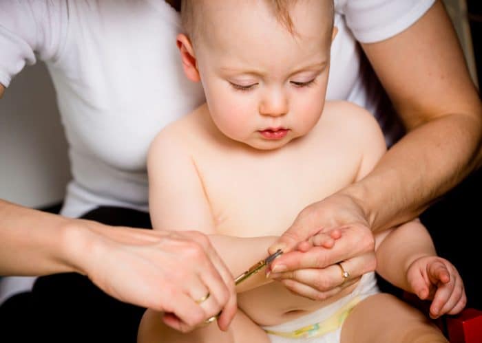 Cómo cortar las uñas a un bebé recién nacido