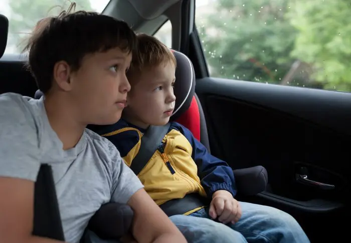 Cómo entretener a los niños en un viaje en coche