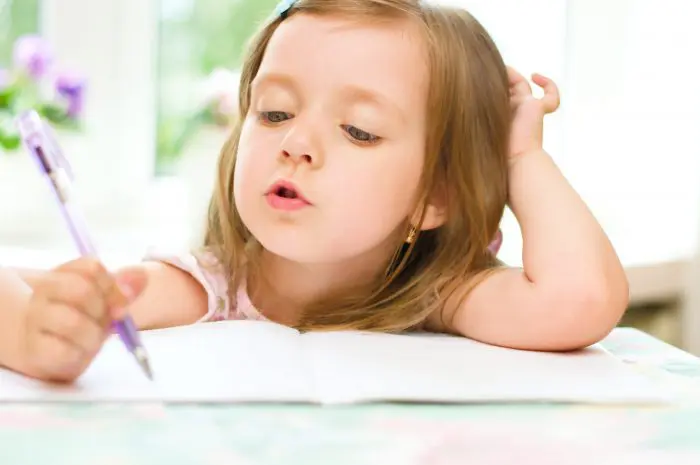Enseñar al niño las reglas ortográficas básicas