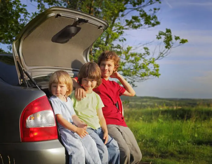 Entretener niños coche