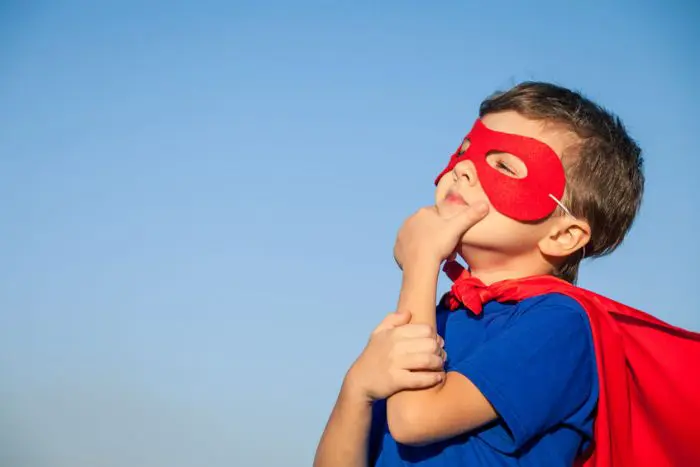 Niño emocionalmente estable pareja padres separados