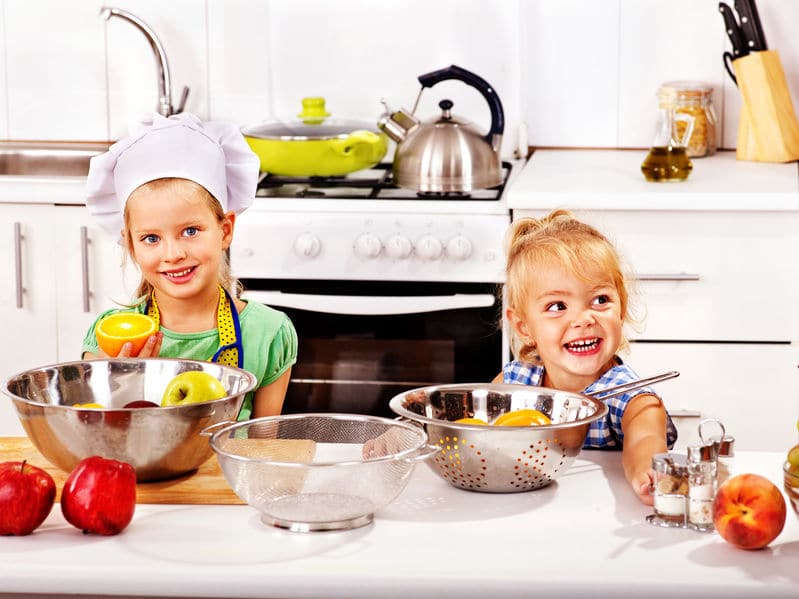 10 cosas que los niños pueden hacer en la cocina - Etapa Infantil