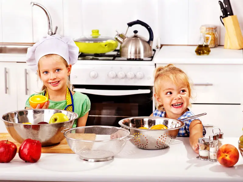 10 cosas que los niños pueden hacer en la cocina