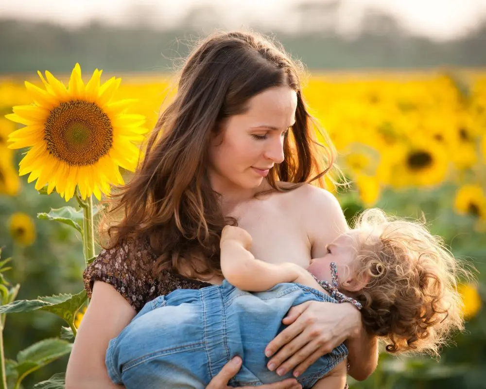Pros y contras de alargar la lactancia materna después de los 6 meses