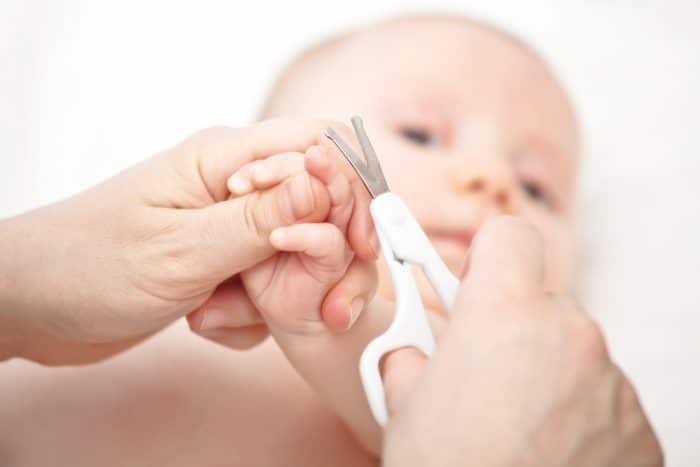 Cuándo cortar uñas bebé recién nacido