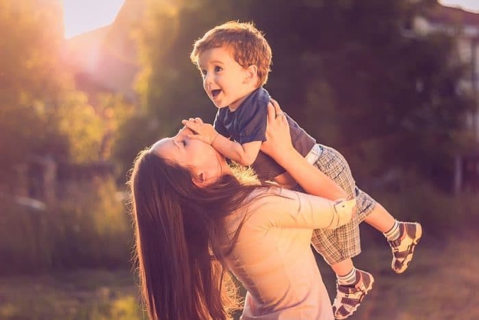 mujer soltera con hijos reconocidos