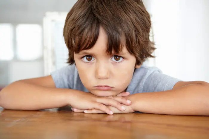 niño afrontar pérdidas emocionales