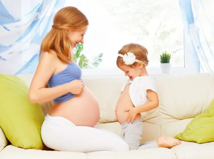 Preparar a un hijo para la llegada del hermanito