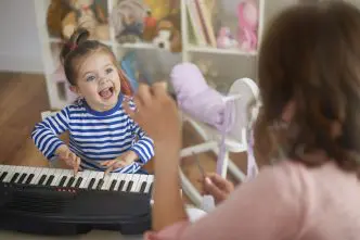 beneficios cantar cerebro infantil