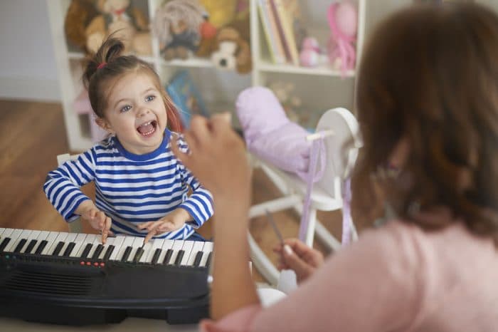 beneficios cantar cerebro infantil
