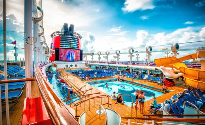 Crucero Disney Wonder Mediterraneo piscinas