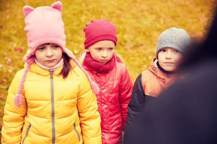 Enseña hijo desconfiar desconocidos