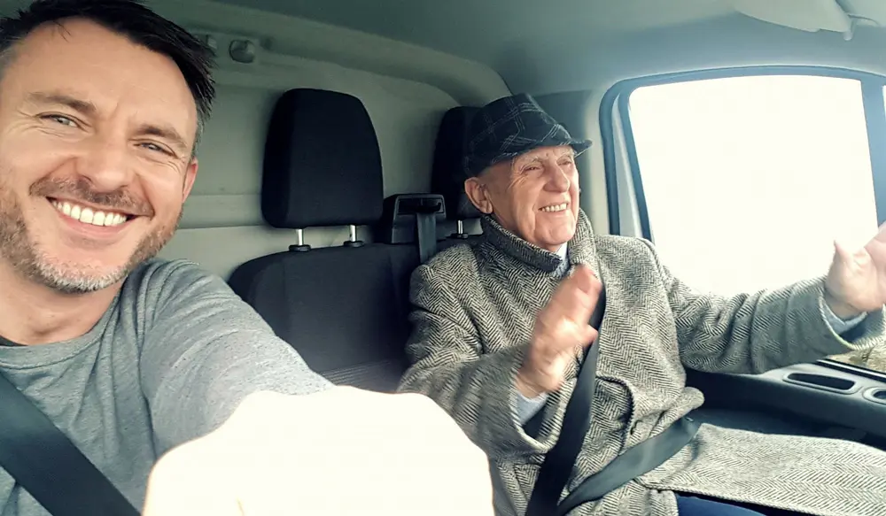 Padre con Alzheimer olvida a la familia pero su hijo tiene una gran idea
