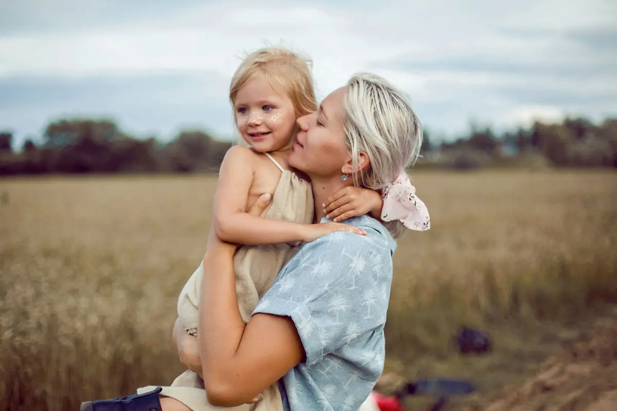 12 razones para darle 12 abrazos al día a tu hijo