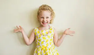 niña feliz
