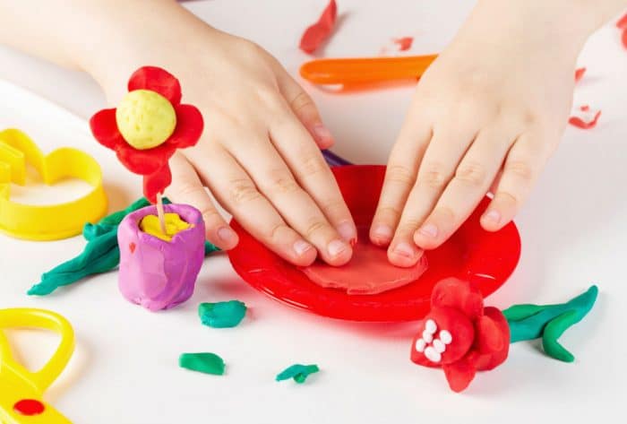 beneficios modelar plastilina